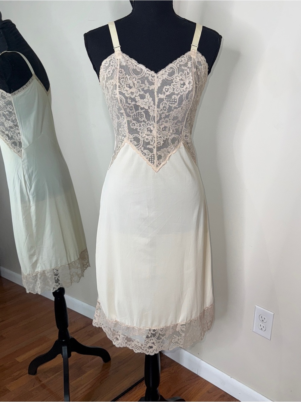 Lorraine Vintage60s Lace Slip Dress Ivory Nude